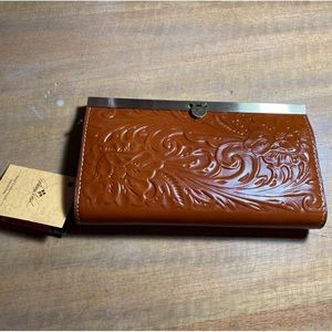 Patricia nash wallet